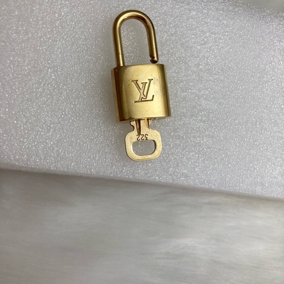 Louis Vuitton #322 Lock & Key set - Picture 4 of 4